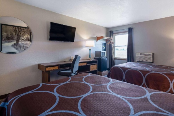 Super 8 by Wyndham Mattoon image 11