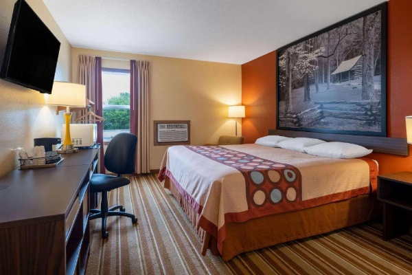 Super 8 by Wyndham Mattoon image 16