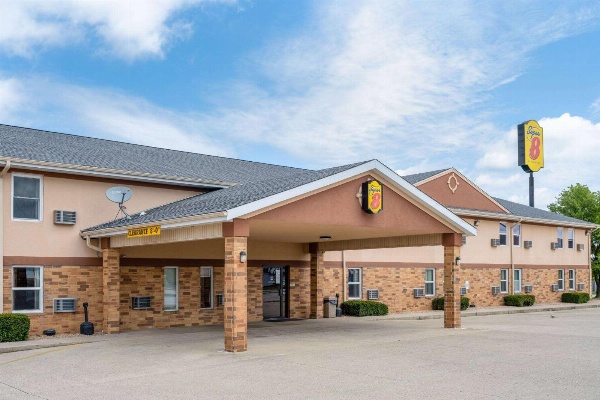 Super 8 by Wyndham Mattoon image 2