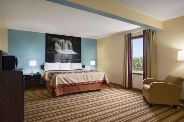 Super 8 by Wyndham Mattoon image 21