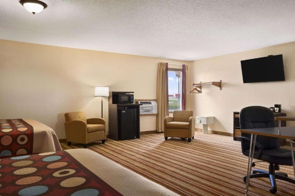 Super 8 by Wyndham Mattoon image 22