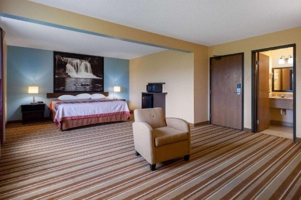 Super 8 by Wyndham Mattoon image 26