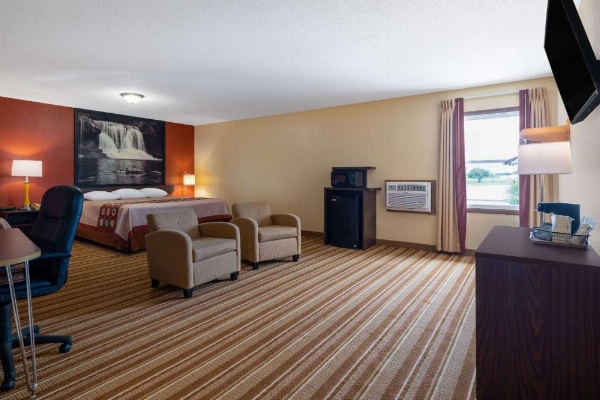 Super 8 by Wyndham Mattoon image 28