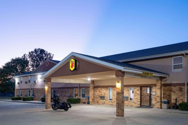 Super 8 by Wyndham Mattoon image 3