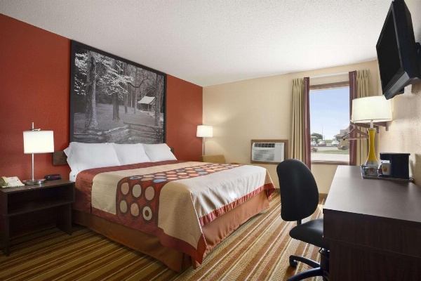 Super 8 by Wyndham Mattoon image 6